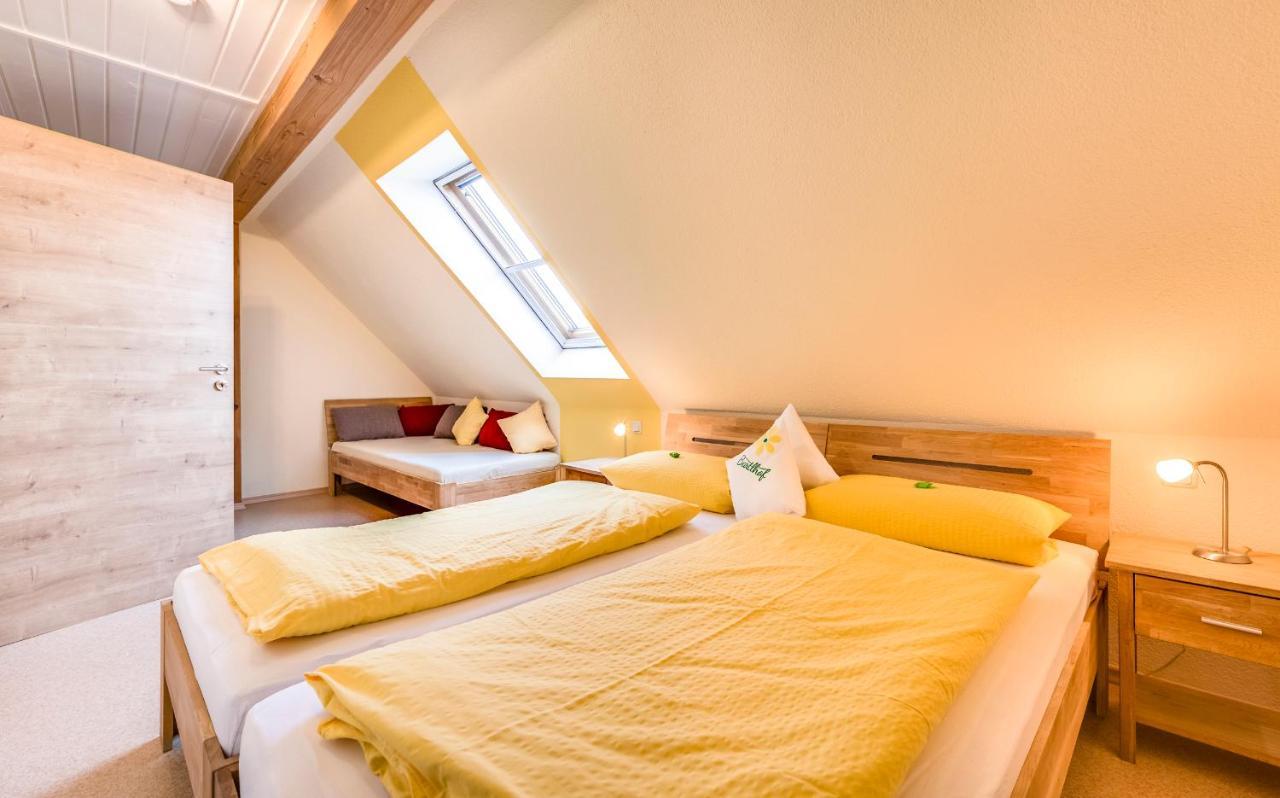 Bartlhof-Ferienwohnungen-Zimmer ブルクレンゲンフェルト エクステリア 写真