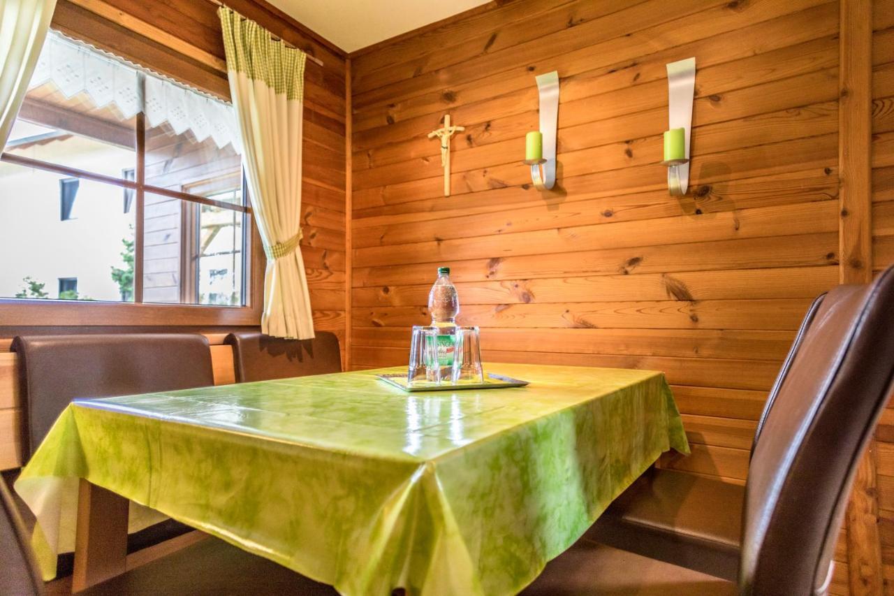 Bartlhof-Ferienwohnungen-Zimmer ブルクレンゲンフェルト エクステリア 写真