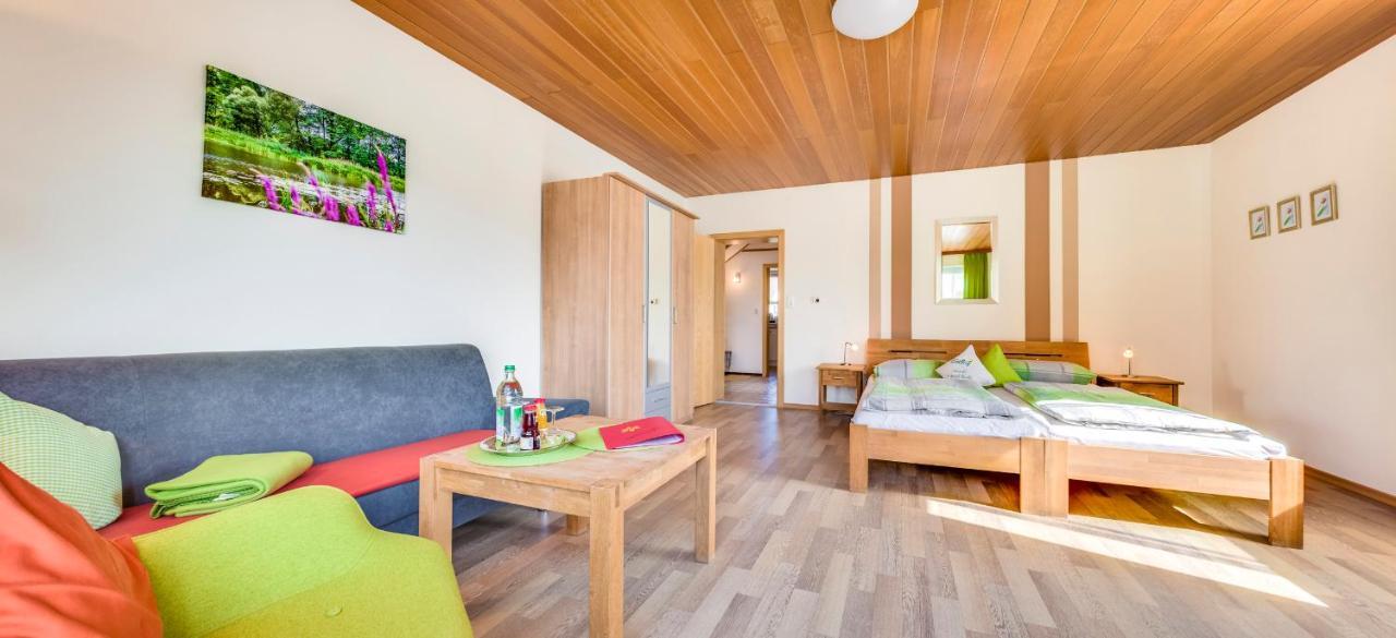 Bartlhof-Ferienwohnungen-Zimmer ブルクレンゲンフェルト エクステリア 写真