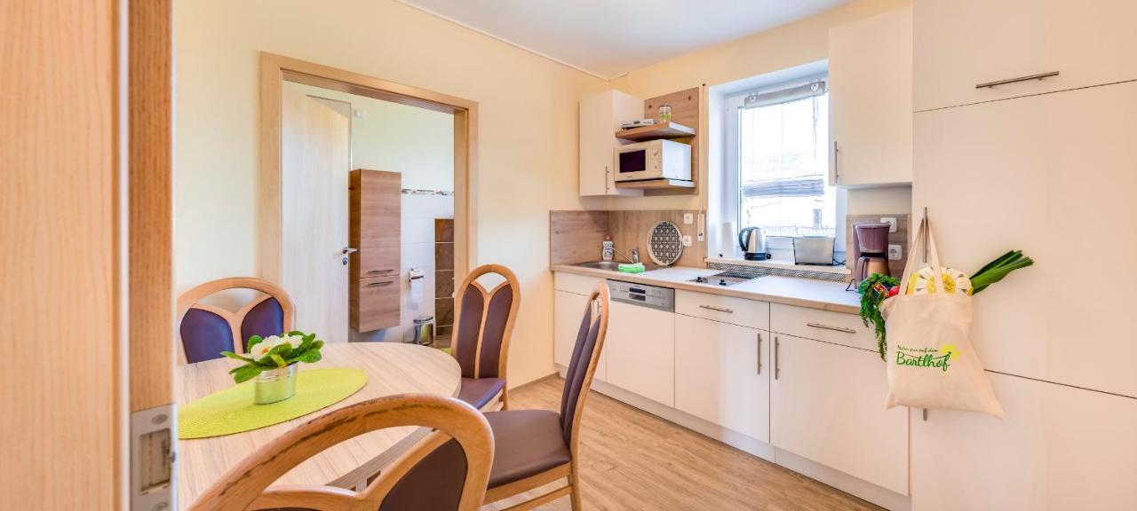 Bartlhof-Ferienwohnungen-Zimmer ブルクレンゲンフェルト エクステリア 写真