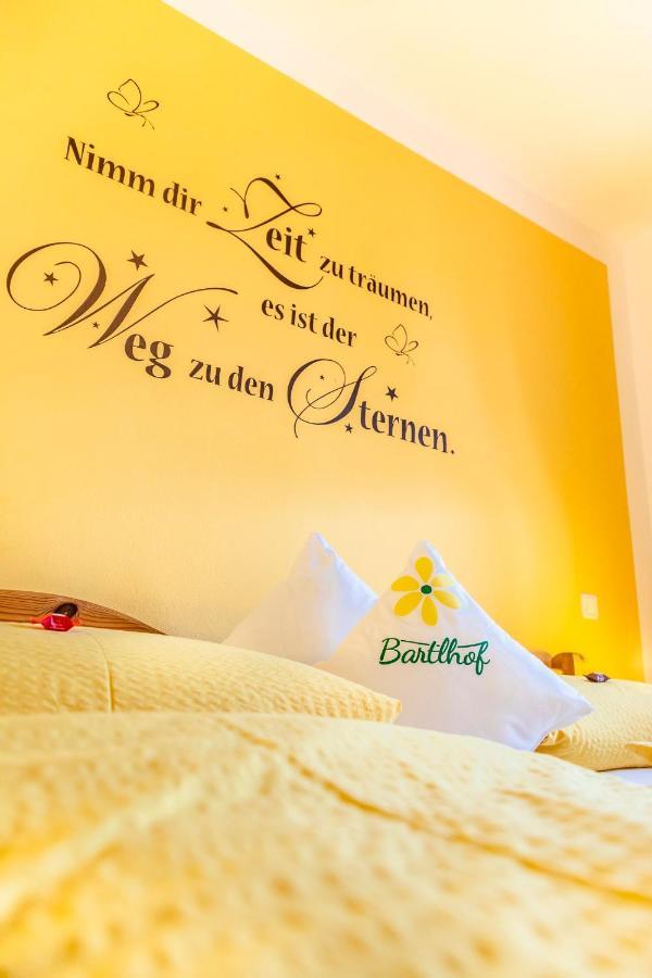 Bartlhof-Ferienwohnungen-Zimmer ブルクレンゲンフェルト エクステリア 写真