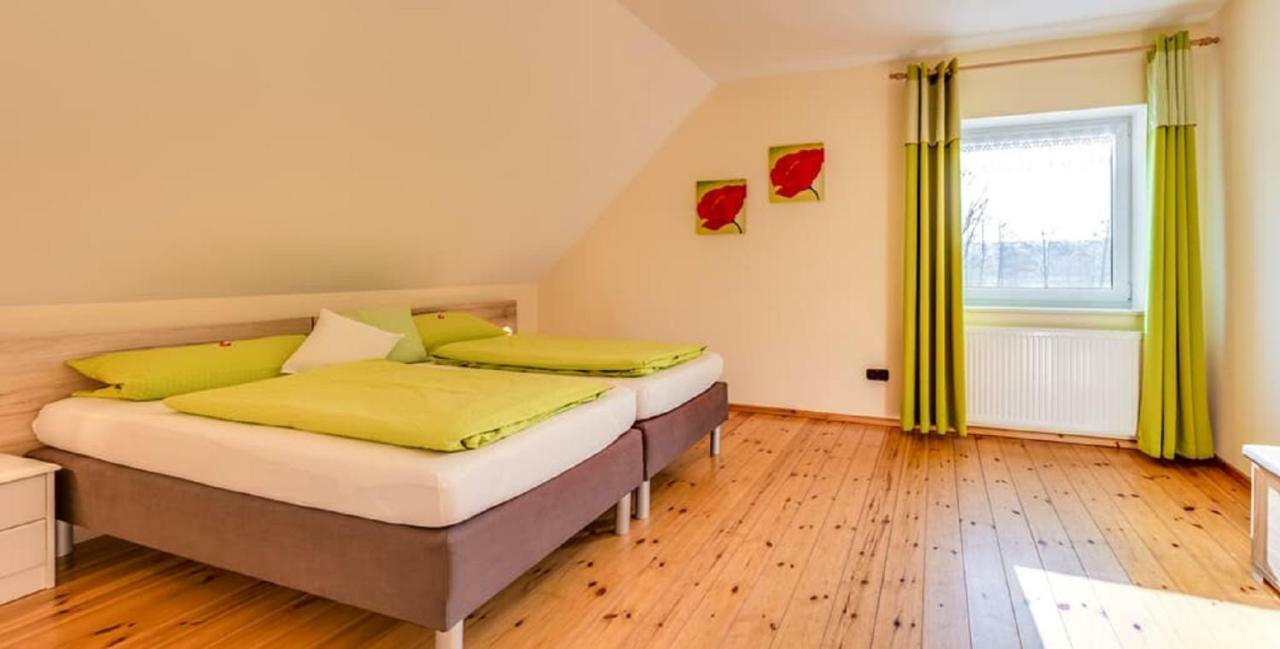 Bartlhof-Ferienwohnungen-Zimmer ブルクレンゲンフェルト エクステリア 写真