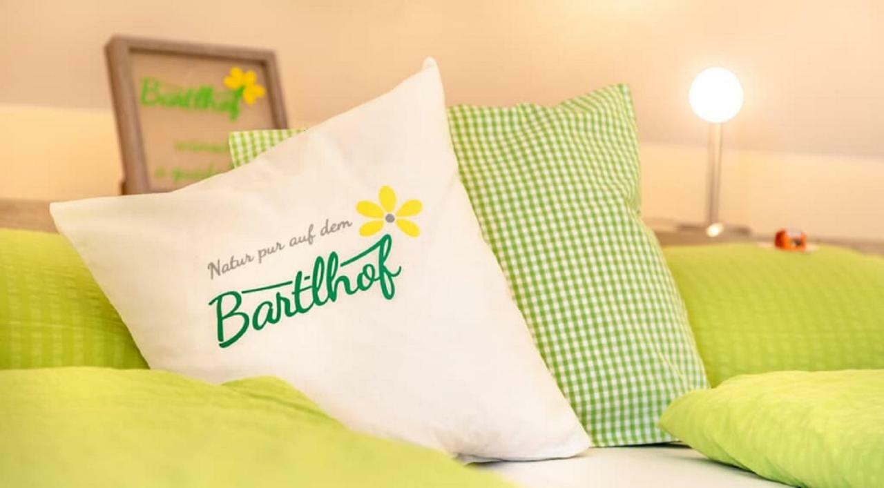 Bartlhof-Ferienwohnungen-Zimmer ブルクレンゲンフェルト エクステリア 写真