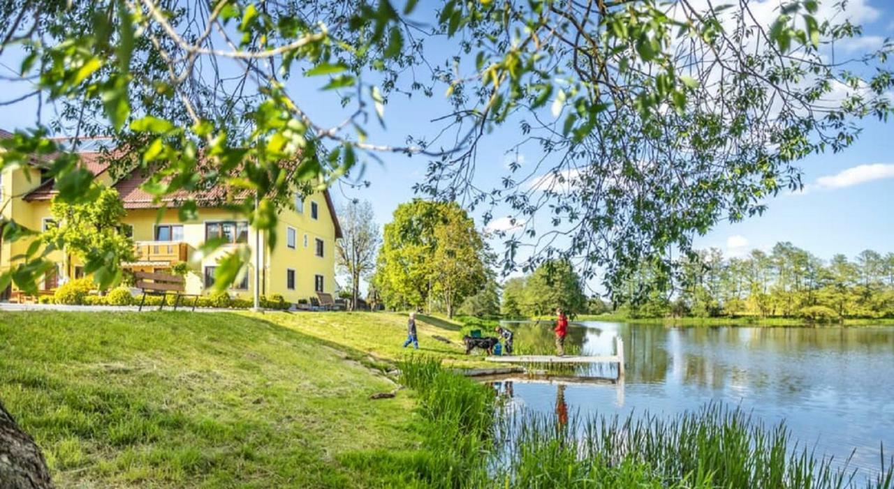 Bartlhof-Ferienwohnungen-Zimmer ブルクレンゲンフェルト エクステリア 写真